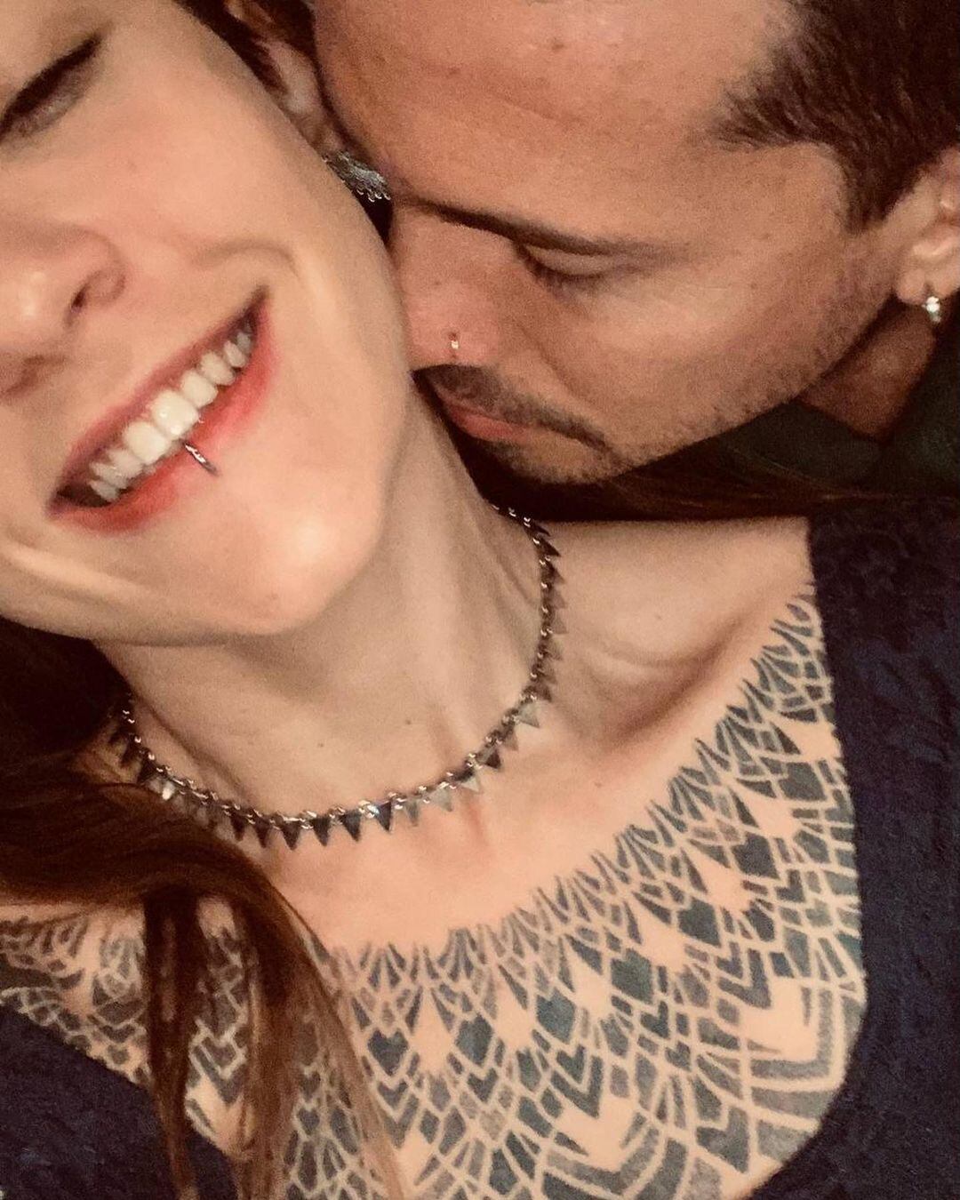 El influencer creó un calendario sexual para complacer a cada una de sus mujeres.