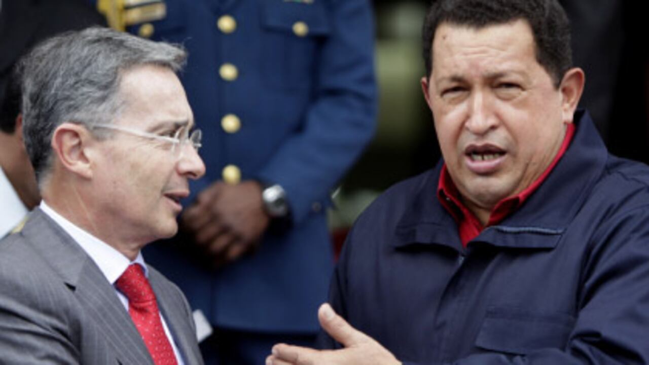 Hasta ahora se sabe que desde 2005 Francia se alió con Hugo Chávez para presionar a Colombia y a las Farc, y así lograr el intercambio humanitario.