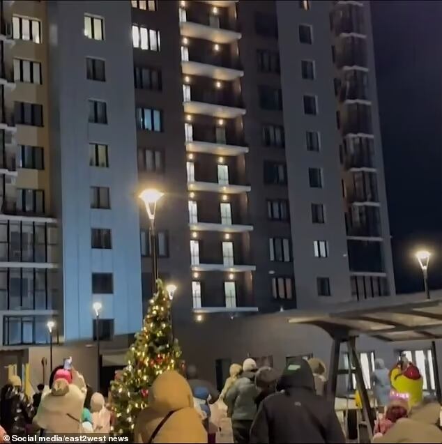 Hombre vestido como Papá Noel cayó desde un piso 24