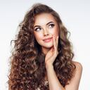 Cabello de tipo rizado.