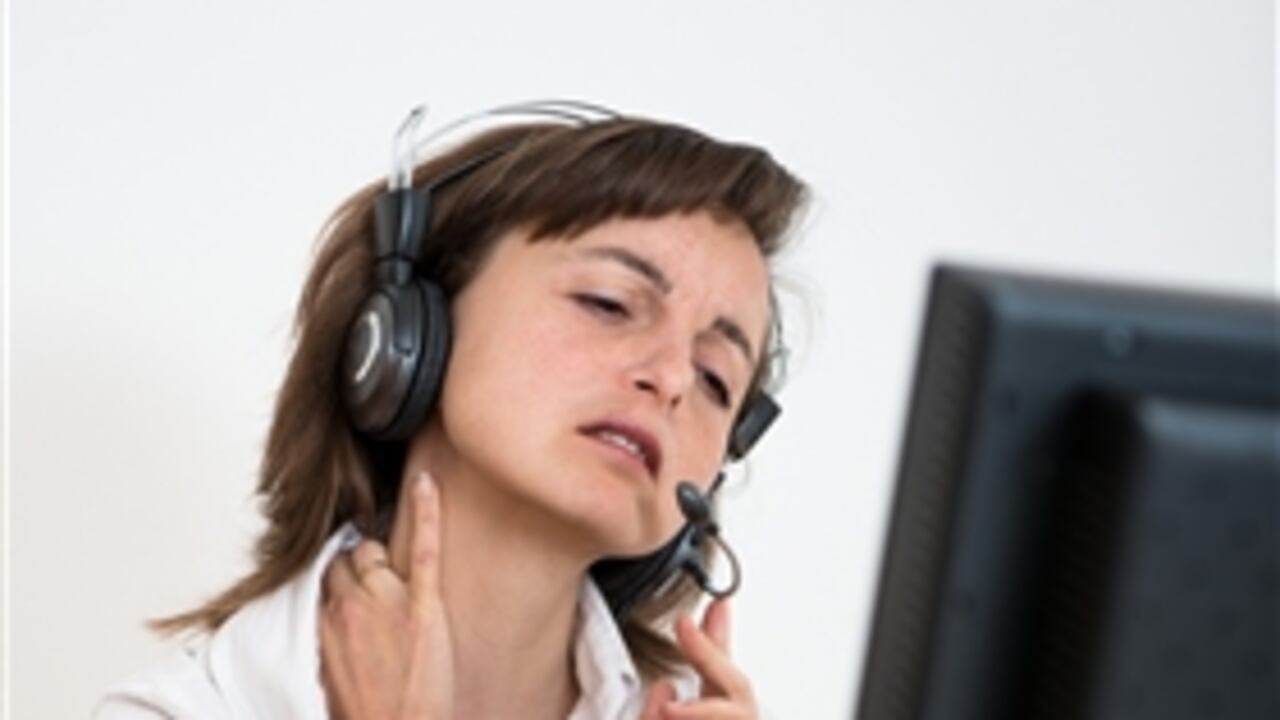 El estrés aumenta el riesgo de padecer dolores musculares como el de espalda, cuello y hombros; la tensión genera contracturas o contracciones involuntarias en los músculos. Foto: Pantherstock