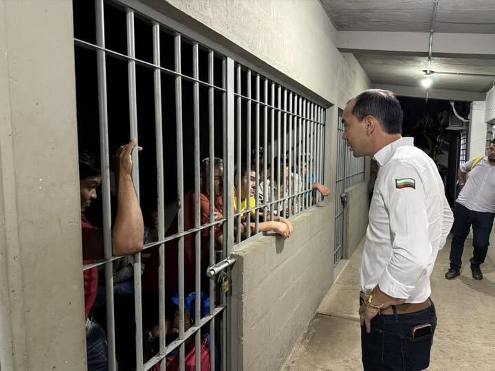El alcalde de Arauca, Juan Quenza, realizó un operativo junto a la Policía para detener a ciudadanos que presuntamente iban a vender su voto.