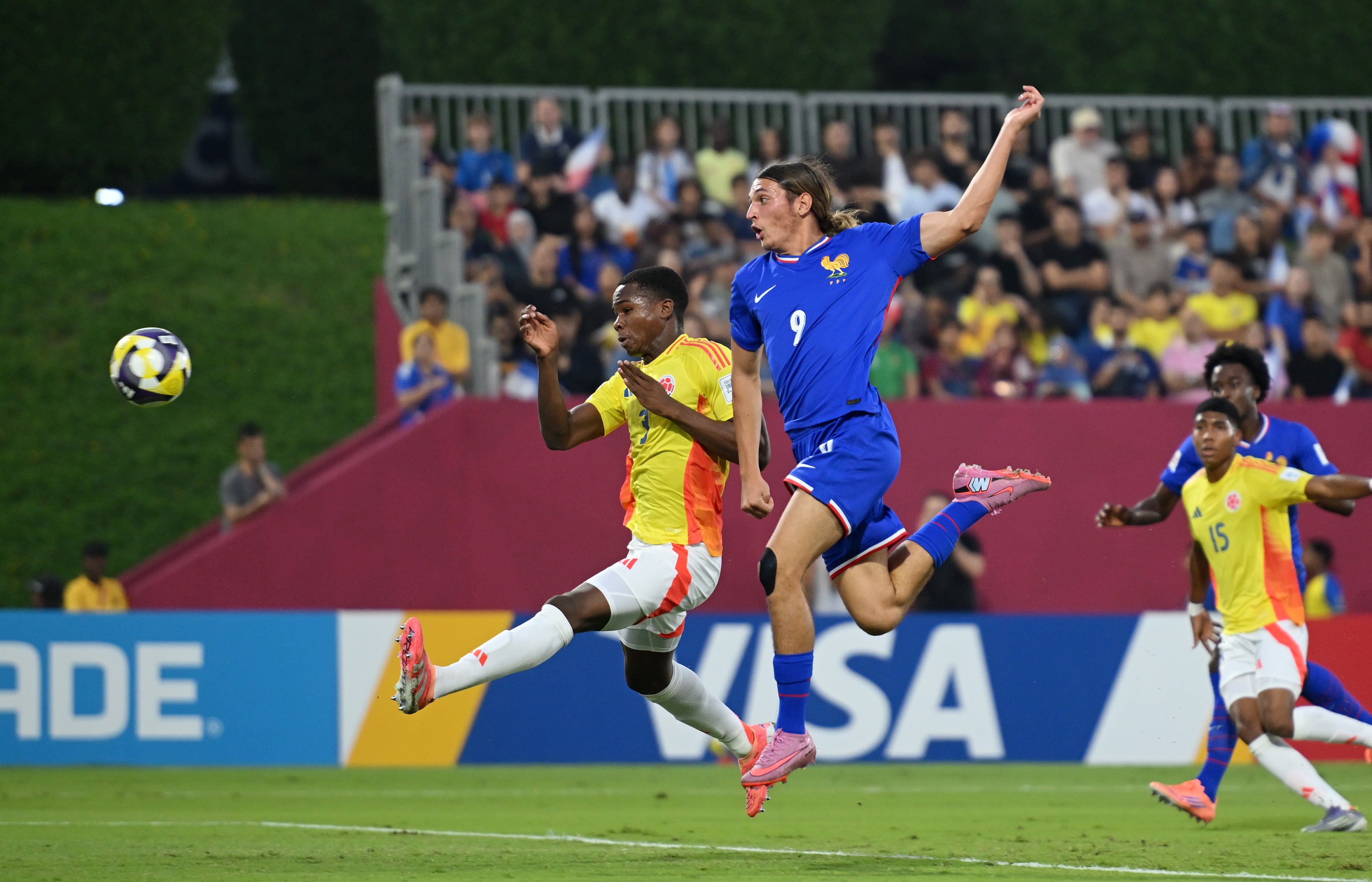 Instante en que Francia se adelanta a Colombia en el Mundial Sub-17 con goles de Antoine Valero.