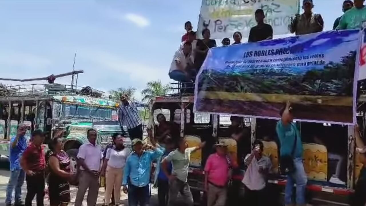 Salieron del Cauca centenares de indígenas en una caravana hacia Bogotá para reclamarle al Gobierno por promesas incumplidas.