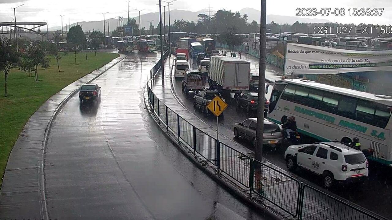 Movilidad reducida por accidente de tránsito en la calle 80 en Bogotá