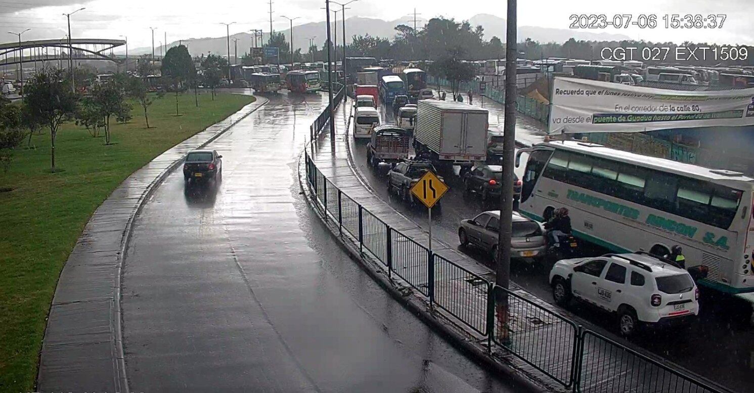 Movilidad reducida por accidente de tránsito en la calle 80 en Bogotá