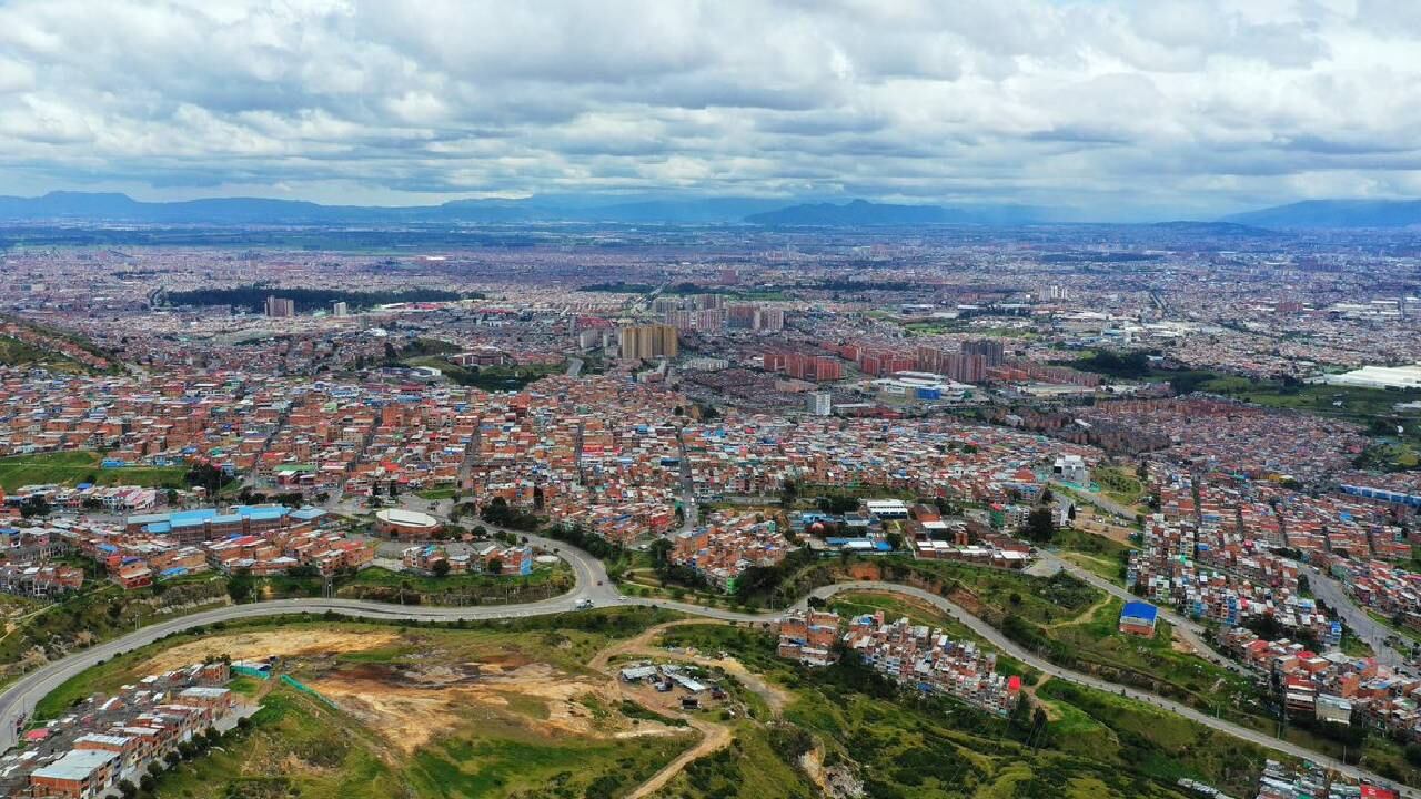 La Red de Monitoreo de Calidad del Aire de Bogotá registró condiciones moderadas (amarillo) este domingo. Foto: Twitter @ambientebogota.