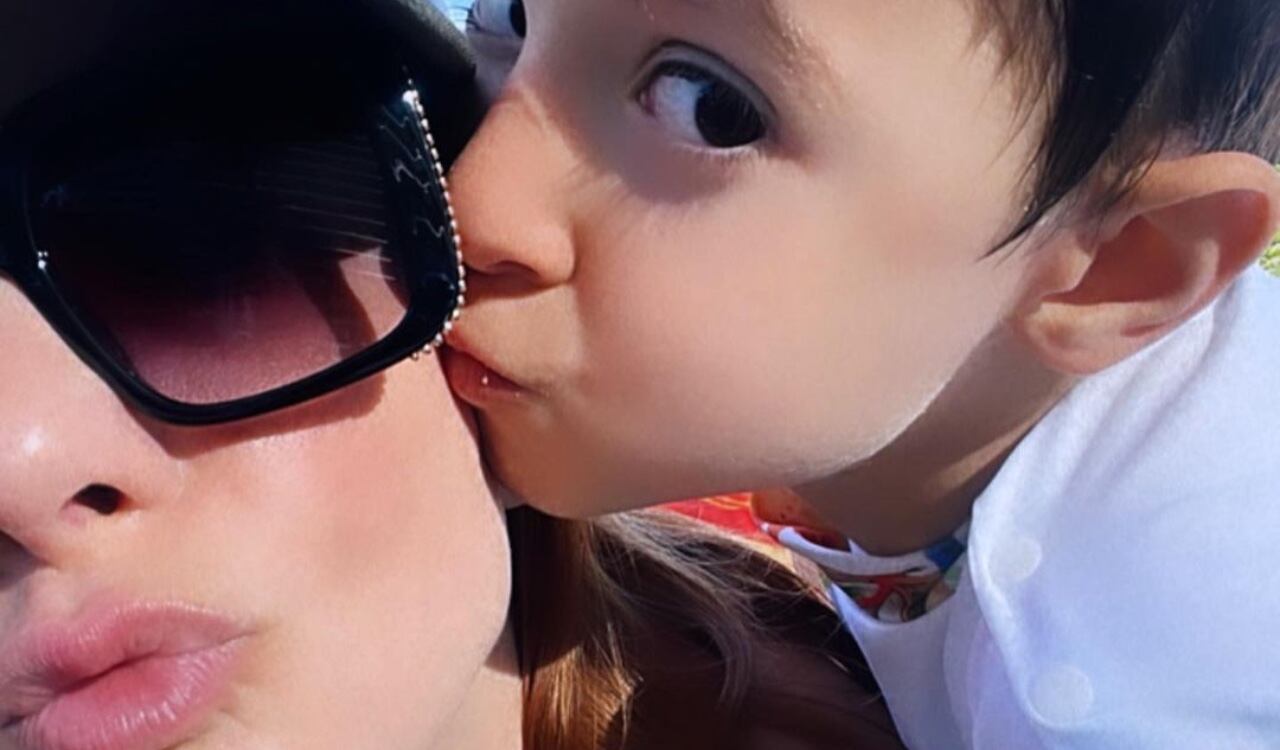 La presentadora de Caracol Televisión junto a uno de sus hijos