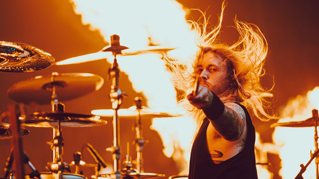 Hannes Van Dahl, un baterista al que le gusta retarse y salir de su zona de confort, habla del regreso de Sabaton a la capital, once años después de su primera visita.