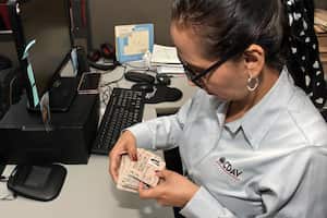 Desde la oficina de licencias del CDAV , Hacen un llamado a la ciudadanía caleña a que se acerquen a renovar las licencias de conducción, Presto que a la fecha solo van 89 mil de las 150 mil que se tenían presupuestadas para el año 2023 y también para que se eviten sanciones en los controles de tránsito por parte de las autoridades.