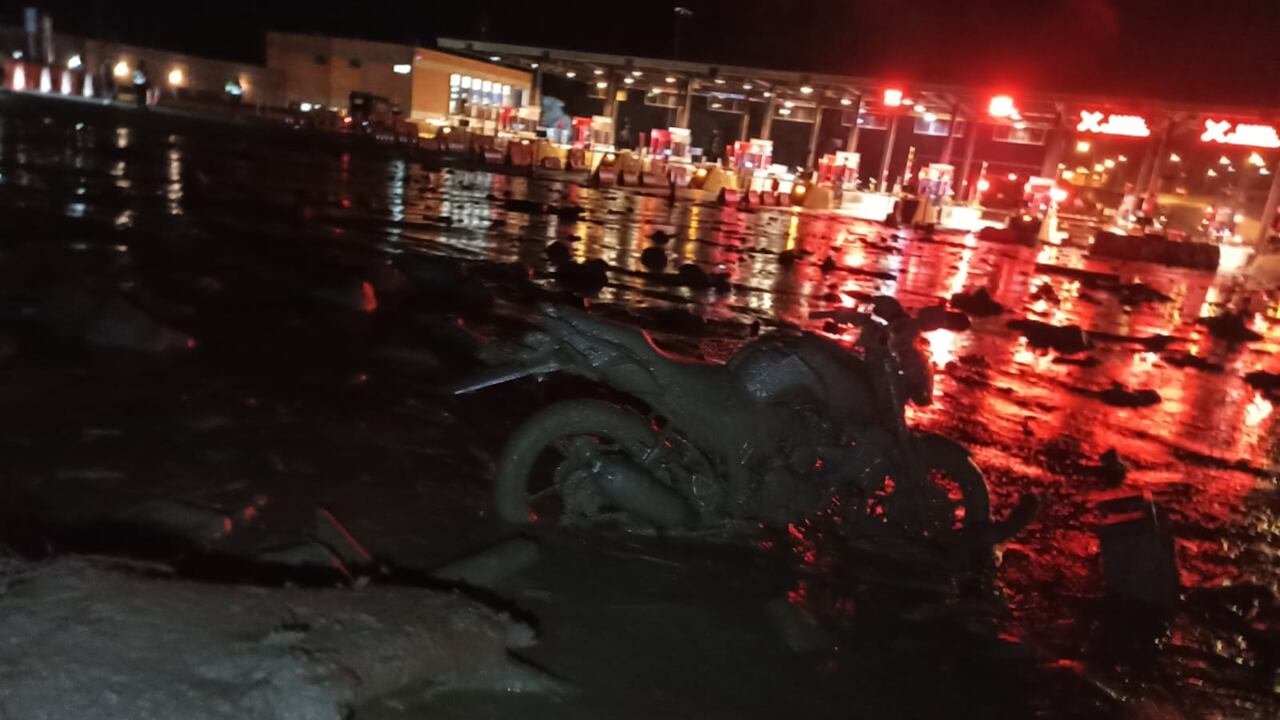 La tragedia dejó bajo el lodo el peaje de Naranjal.