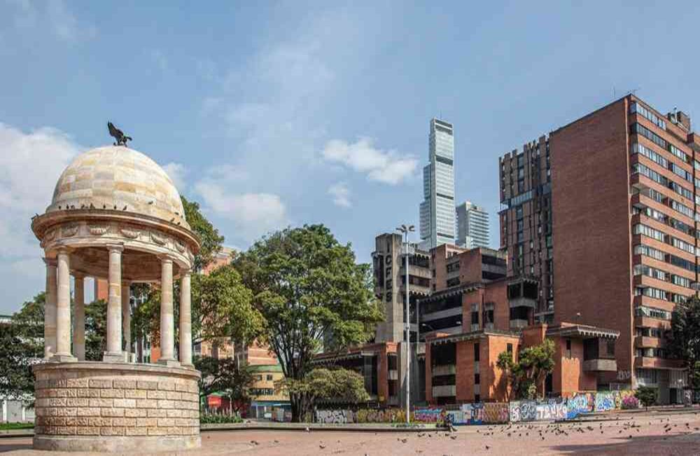 De acuerdo con Claudia López, los días con fecha terminada en par las mujeres podrán salir a realizar trámites bancarios, comprar suministros y alimentos, entre otras diligencias. Clara Moreno-SEMANA