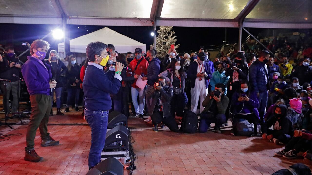Bogot� Brilla en Navidad
La alcaldesa Claudia Lopez encendio la navidad desdeel parque Illimani en la localidad de Ciudad Bolivar
barrio el Paraiso nov 29 del 2020
Foto Guillermo Torres Reina / Semana