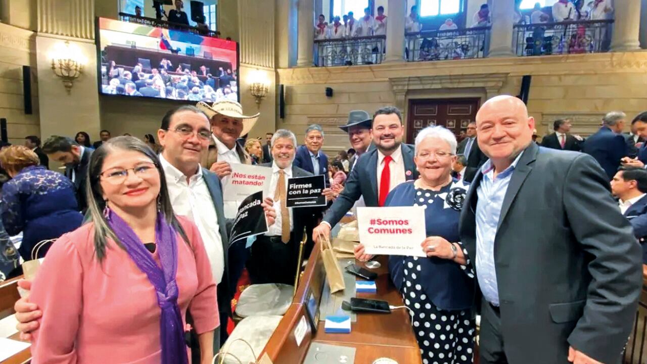 Integrantes de la bancada legislativa del partido Comunes. Sandra Ramírez aspirará al Senado en coalición con Fuerza Ciudadana.