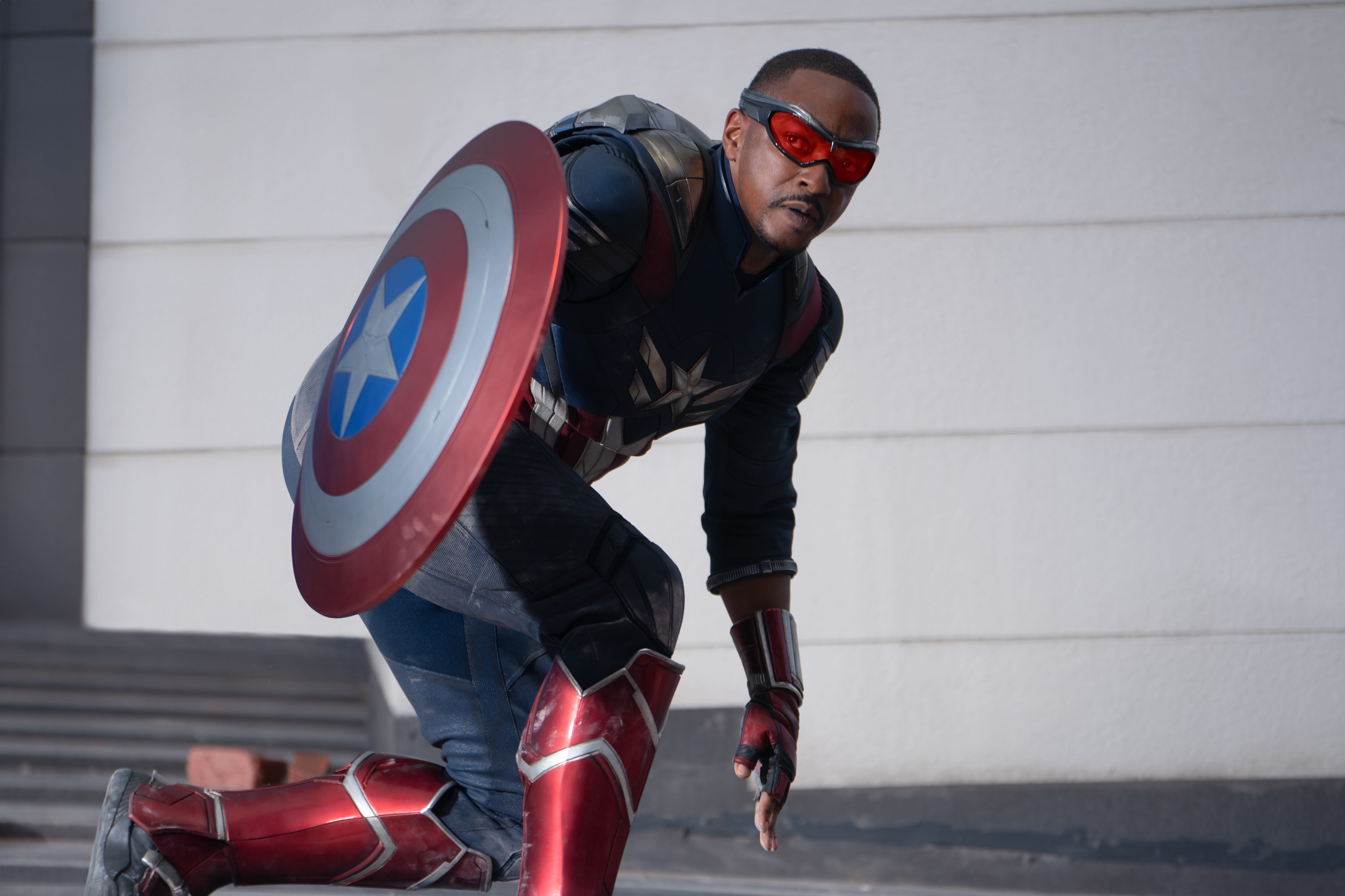 Anthony Mackie como Sam Wilson/Capitán América en CAPITÁN AMÉRICA: UN MUNDO NUEVO de Marvel Studios. Foto de Eli Adé. © 2024 MARVEL.