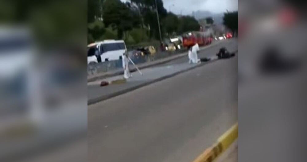 Motociclista perdió la vida al estrellarse con el separador.