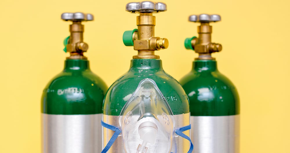 En el país hay nueve plantas productoras de oxígeno, lo que genera autosuficiencia, pero los cilindros y los concentradores se deben importar en un mercado muy competido.