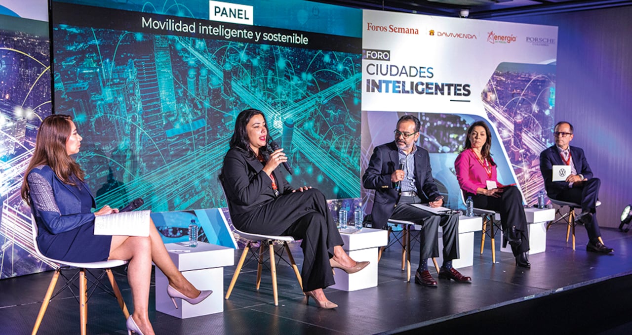 Yazmín Maya, directora de Proyectos de Business Sweden; Yulieth Porras, gerente de la Empresa de Energía de Pereira; Carlos Enrique Rodríguez, subdirector de SEMANA; Margarita Henao, CEO de Daviplata, y Juan Felipe Bedoya, gerente de Porsche Colombia.