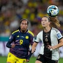 La alemana Chantal Hagel controla el balón frente a la colombiana Mayra Ramírez, a la izquierda, durante el partido de fútbol del Grupo H de la Copa Mundial Femenina entre Alemania y Colombia en el Estadio de Fútbol de Sydney en Sydney, Australia, el domingo 30 de julio de 2023. (AP Photo/Mark Panadero)