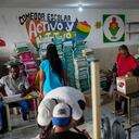 La gente vota durante las elecciones presidenciales en Caracas, Venezuela, el domingo 28 de julio de 2024.