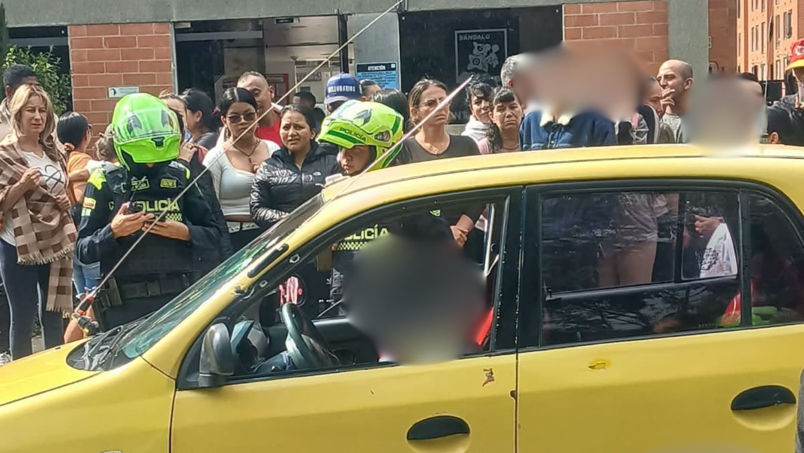 Tras el ataque, investigadores comenzaron a recopilar información para establecer el móvil e identificar a los responsables.
