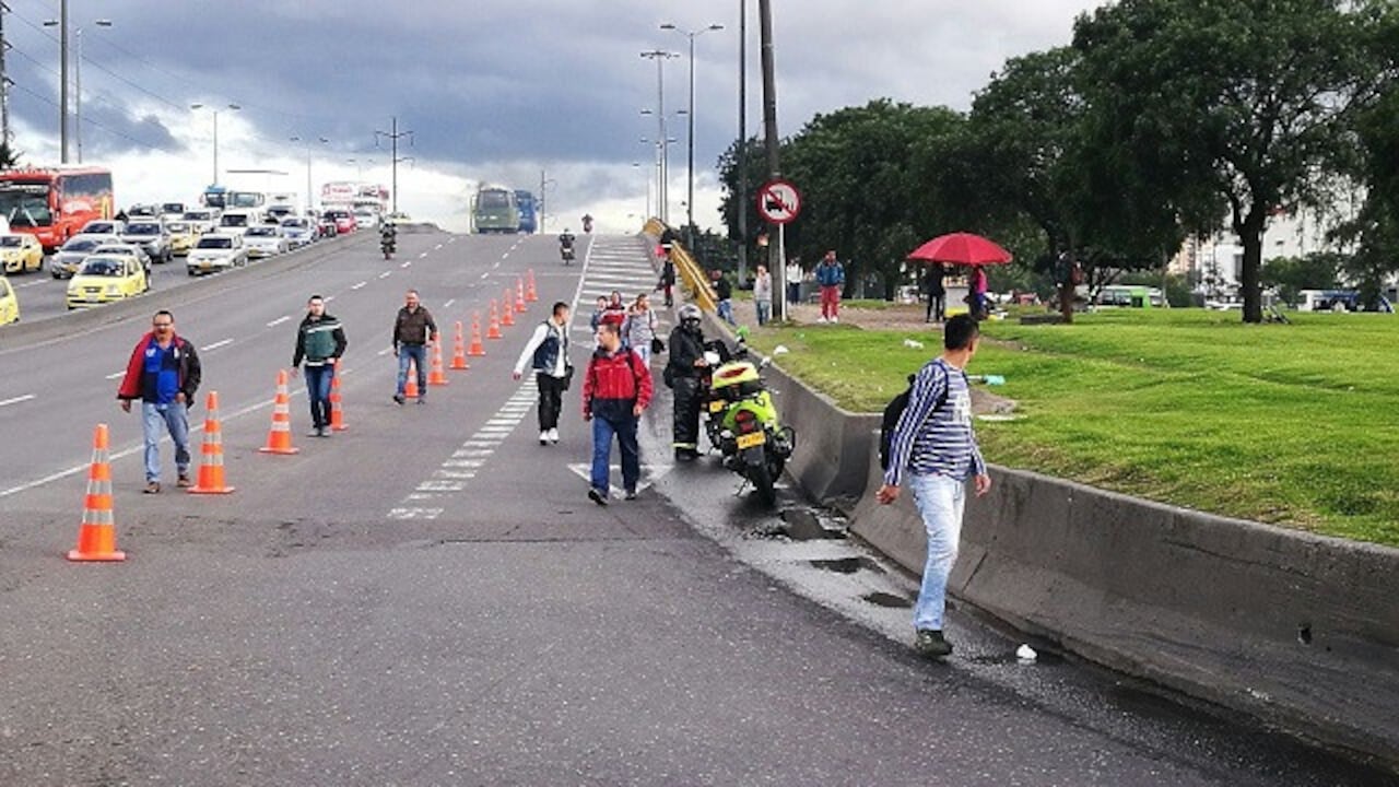 Aunque muchos lo desconocen, los peatones también pueden recibir comparendos por infringir las normas de tránsito.