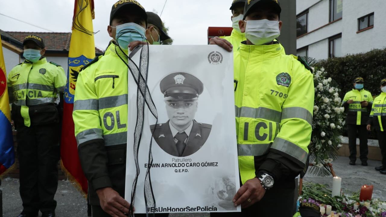 Homenaje al Patrullero Edwin Caro, en la 7 con 79