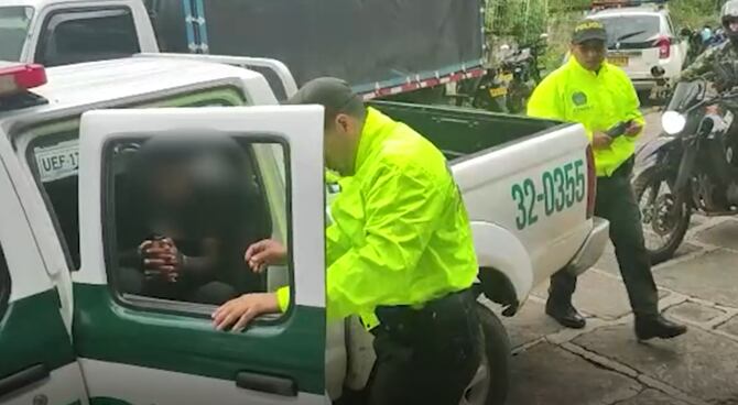 El capturado fue identificado como Ender José Gratenol Acosta, de 23 años.