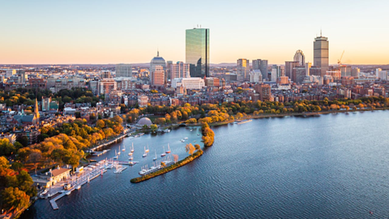 Este incremento, un 3,87 % más que en 2024, refleja presiones en rubros como cuidado infantil, vivienda y alimentación.