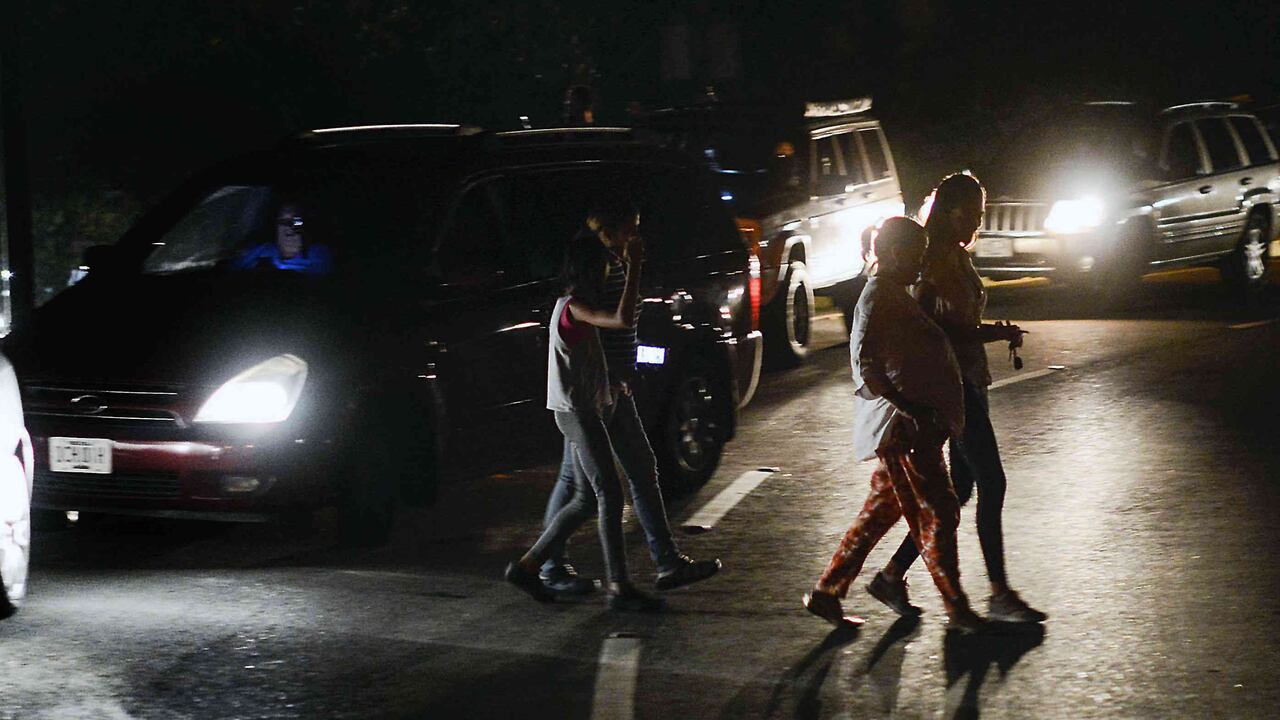 El apagón, el mayor desde hace una semana, se produjo a las 11:20 p.m. (hora local), y afectó a buena parte de la capital e importantes áreas de al menos 20 de los 23 estados del país.