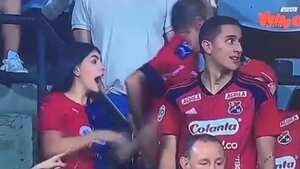 La 'kiss cam' dejó dos nuevas 'víctimas' en el Atanasio Girardot.