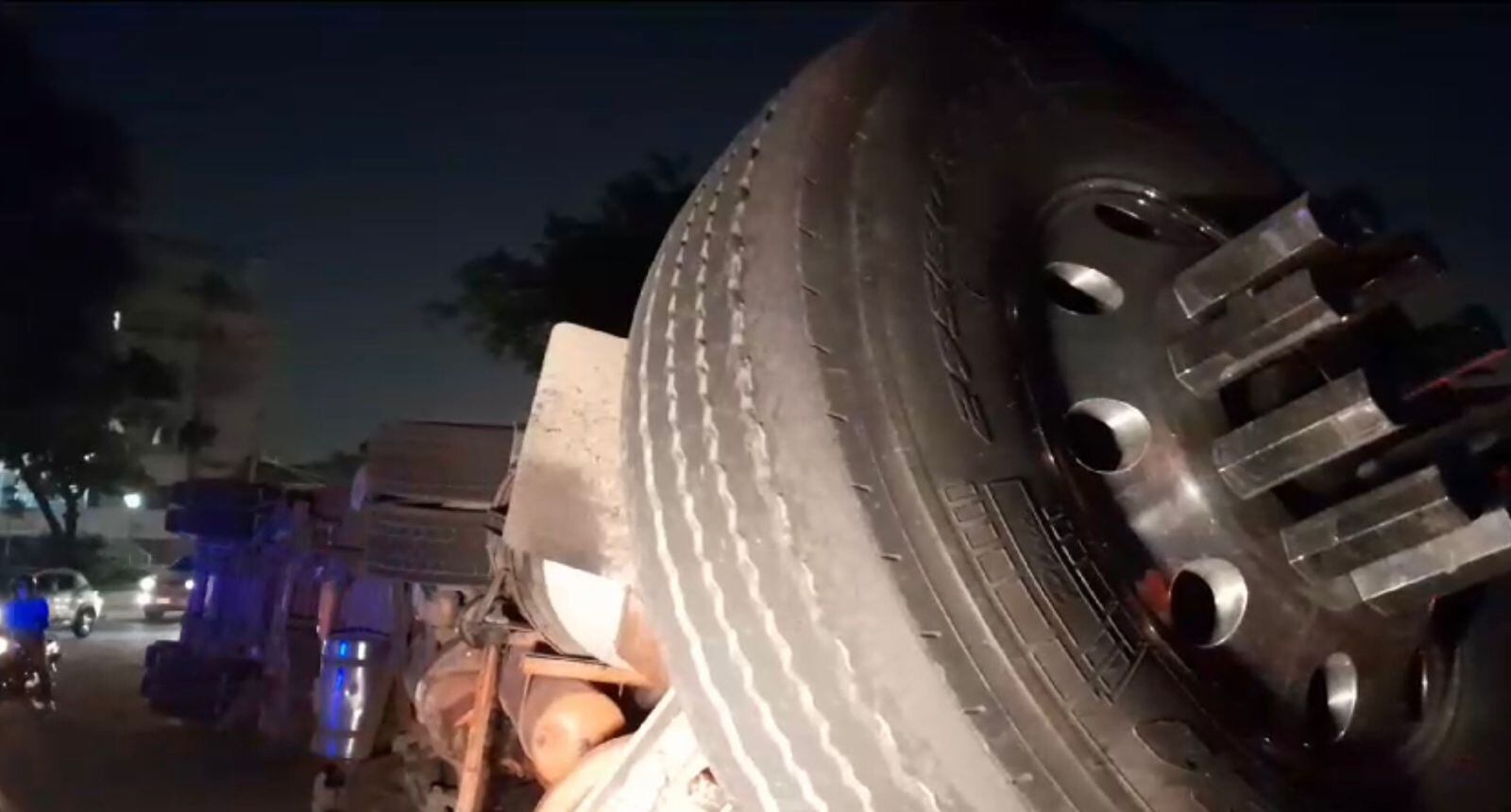 Tractomula volcada en Cartagena