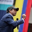 ALEX CHAR ENTREGA FIRMAS EN LA REGISTRADURIA