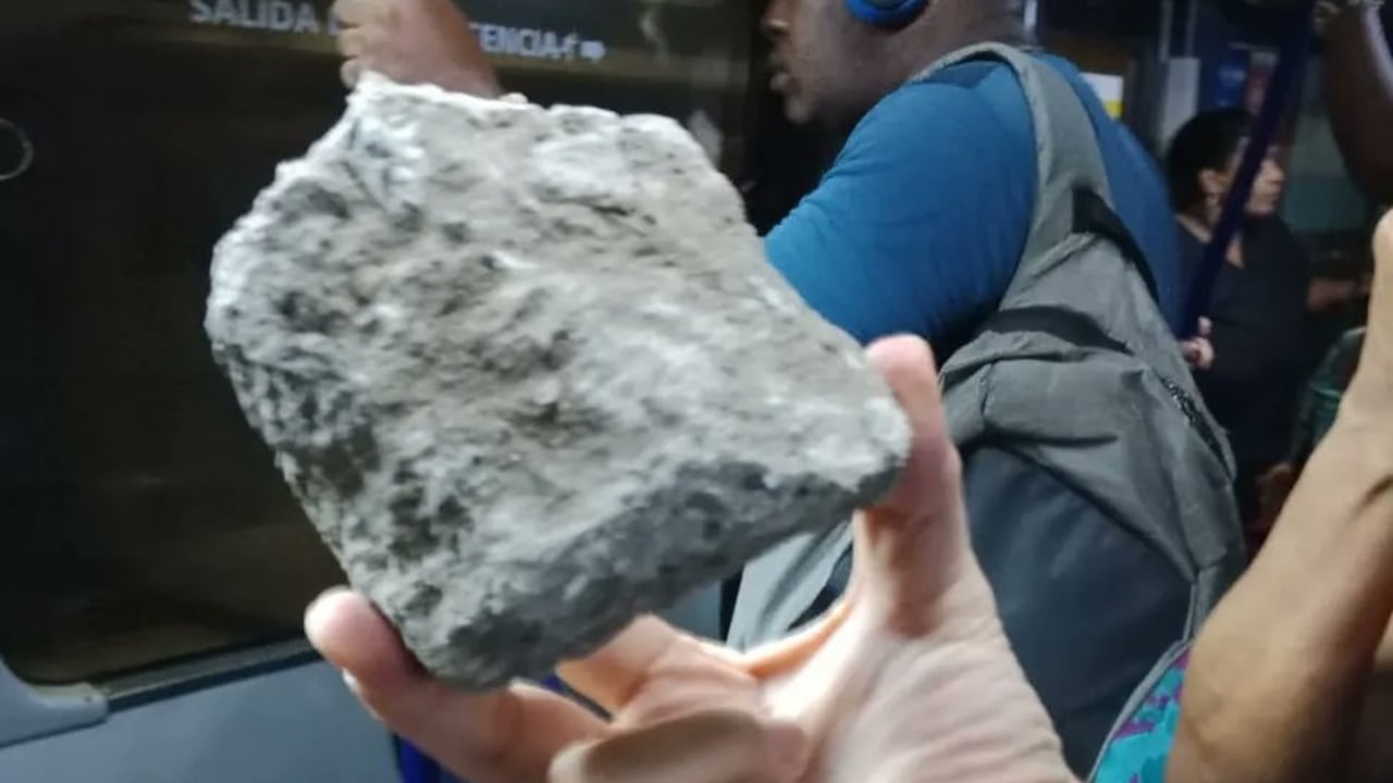 Piedra afecta a usuario del MIO