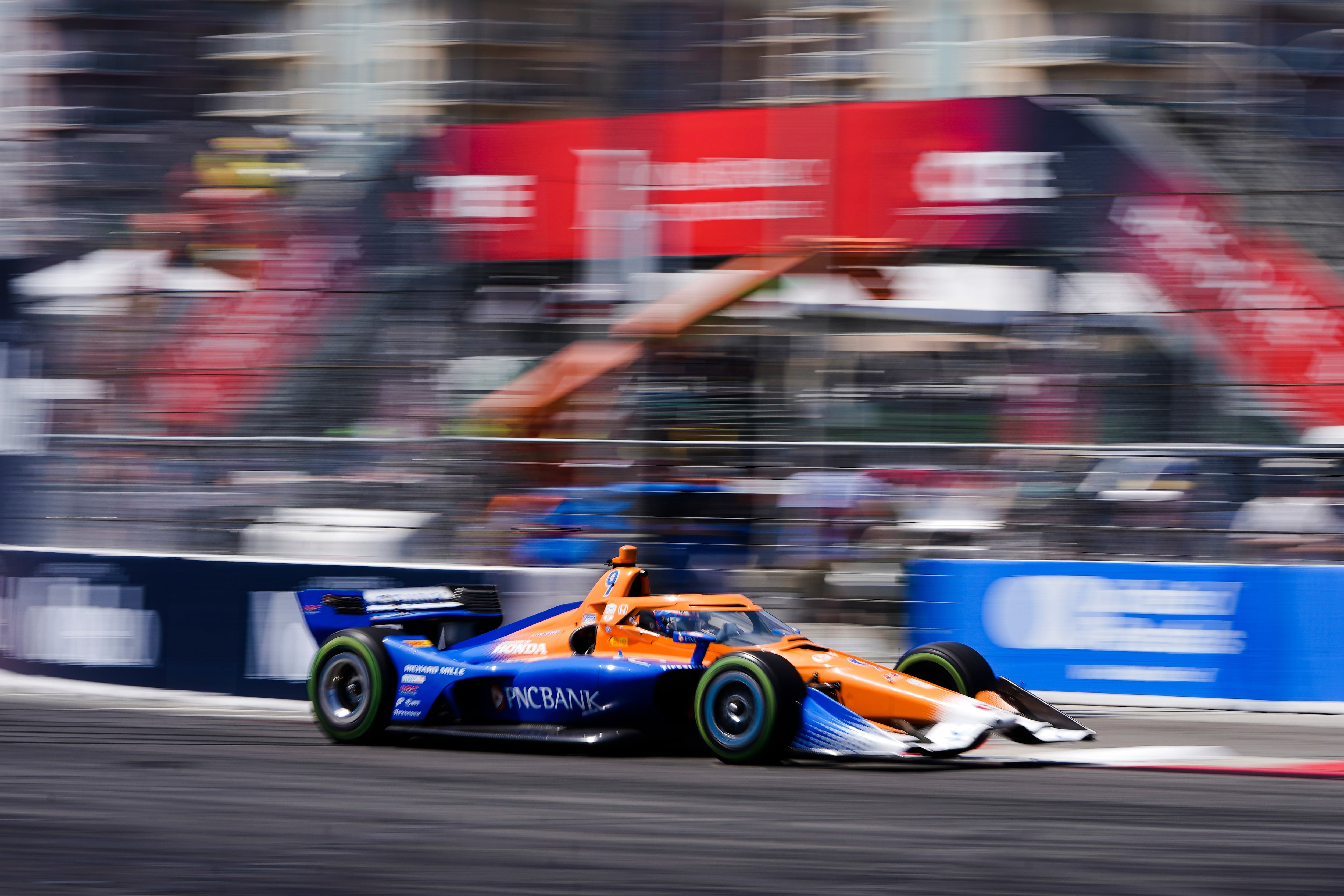 El piloto de Chip Ganassi Racing, Scott Dixon, compite durante el Gran Premio de IndyCar de Long Beach el 21 de abril de 2024, en Long Beach, California. (Foto AP/Ryan Sun, archivo)