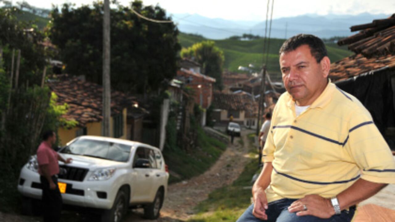 Jesús Mario Corrales vive en el barrio Rober Tulio Lora, un humilde sector de Cartago, donde la pobreza es el común denominador y la camioneta que lo transporta una extraña anomalía.