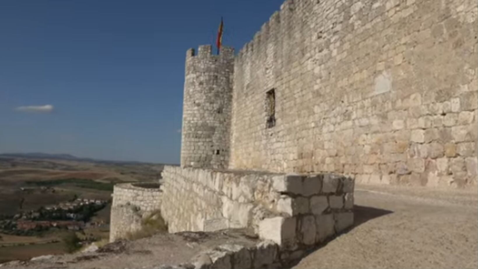 Sigüenza, Guadalajara.
Su icónico castillo es una de las estructuras que más llaman la atención a los turistas