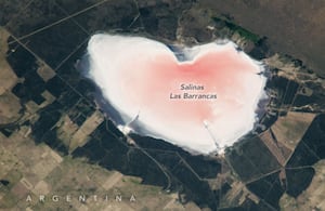 Este cuerpo de agua conecta los lagos Hurón y Erie, por lo que tiene una gran importancia geográfica.