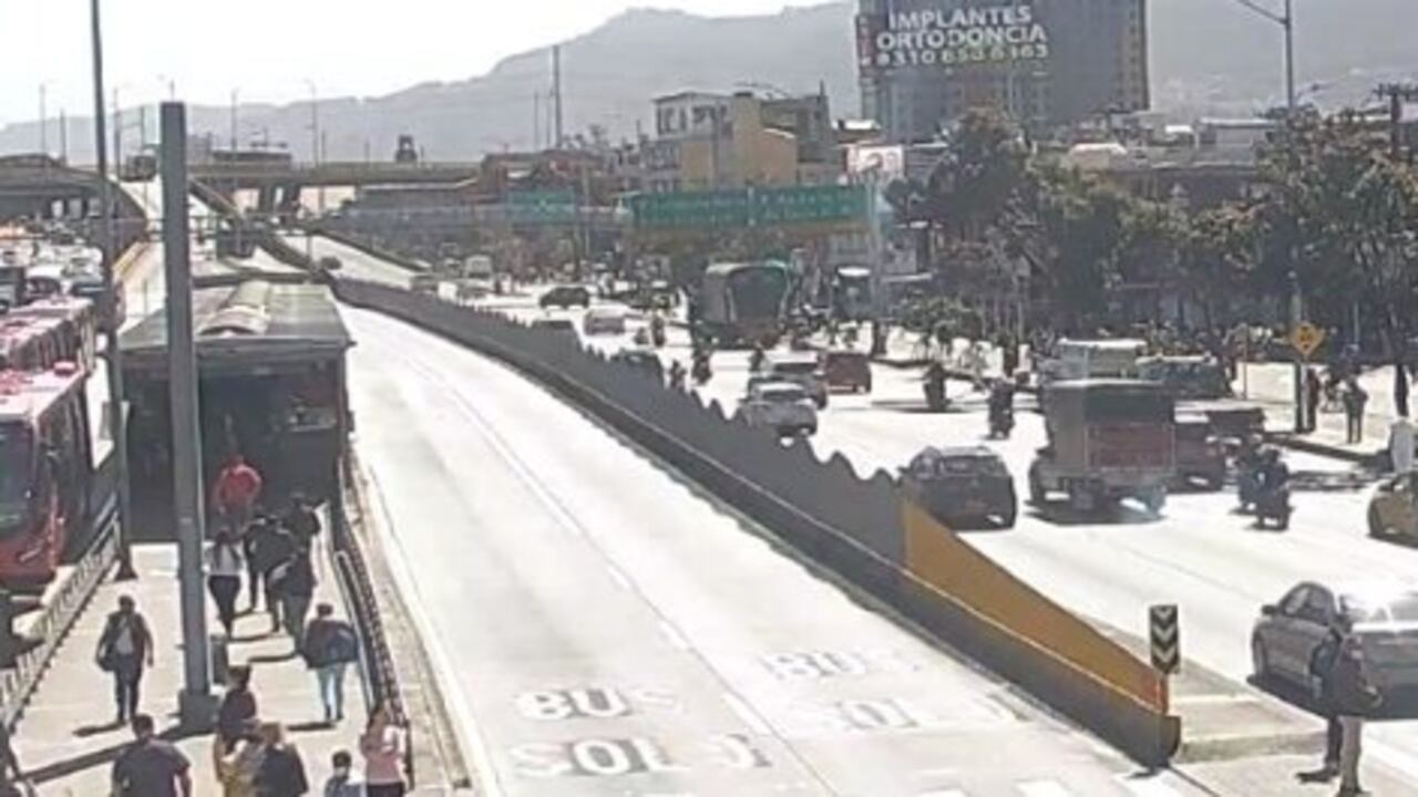 Un grave accidente que le costó la vida a un motociclista se registró este jueves en la Carrera 30 con Calle 4.