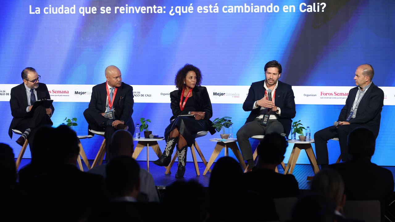 Foro Cali: la ciudad que se reinventa
Renovación urbana, cultura e innovación para una nueva etapa de ciudad
Miércoles, 20 de mayo de 2026
LA GRAN PREGUNTA | La ciudad que se reinventa: ¿qué está cambiando en Cali?
Juan Carlos Castro Lozano, director ejecutivo de Invest Pacific
Mábel Lara, asesora de proyectos estratégicos
Juan Fernando Puerta, director de Gobierno y Asuntos Legales de Wingo
Camilo Jaramillo Botero, CEO de Zonamerica Colombia
Modera: Carlos Enrique Rodríguez, subdirector general de SEMANA