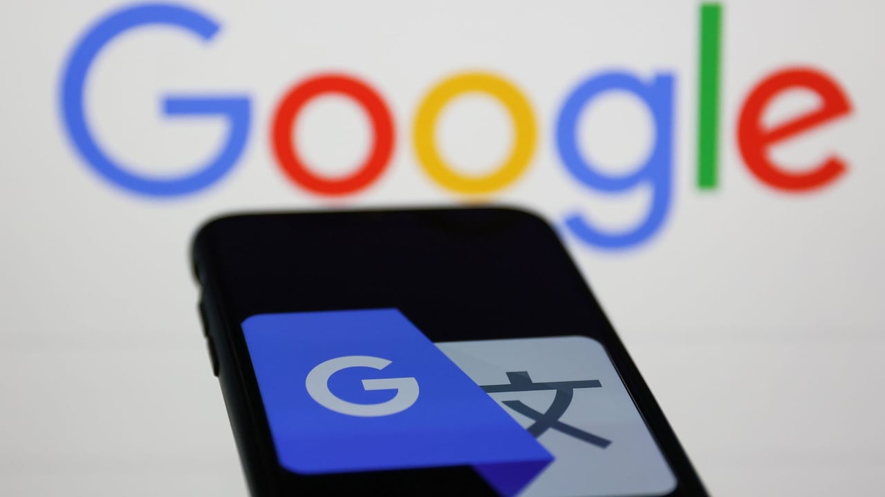 Nueva función en la app que traduce conversaciones en vivo con audio y texto en pantalla.