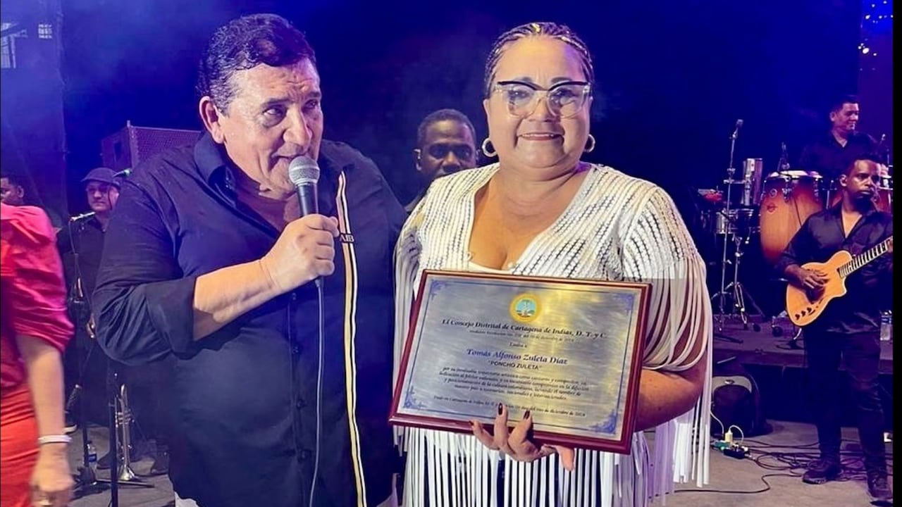 Cantante vallenato Poncho Zuleta y la concejal Luz Marina Paria.