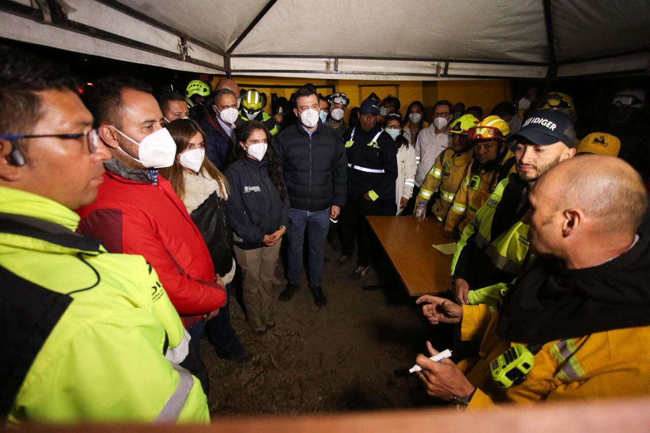 “A primera hora se reactivarán las descargas de agua con helicópteros”, señaló la alcaldía en su cuenta de X.