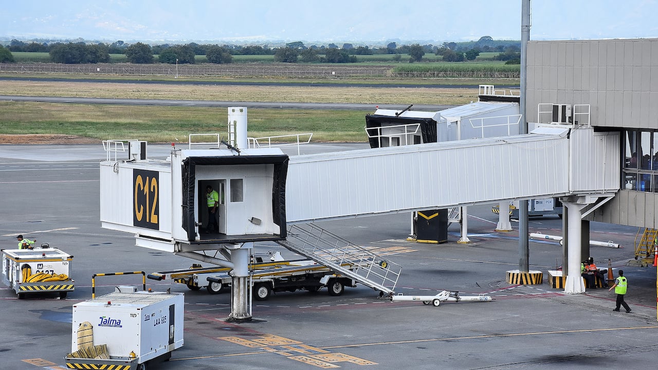 Entrevista General (R) José Henry Pinto, Director Aeronáutica Civil.