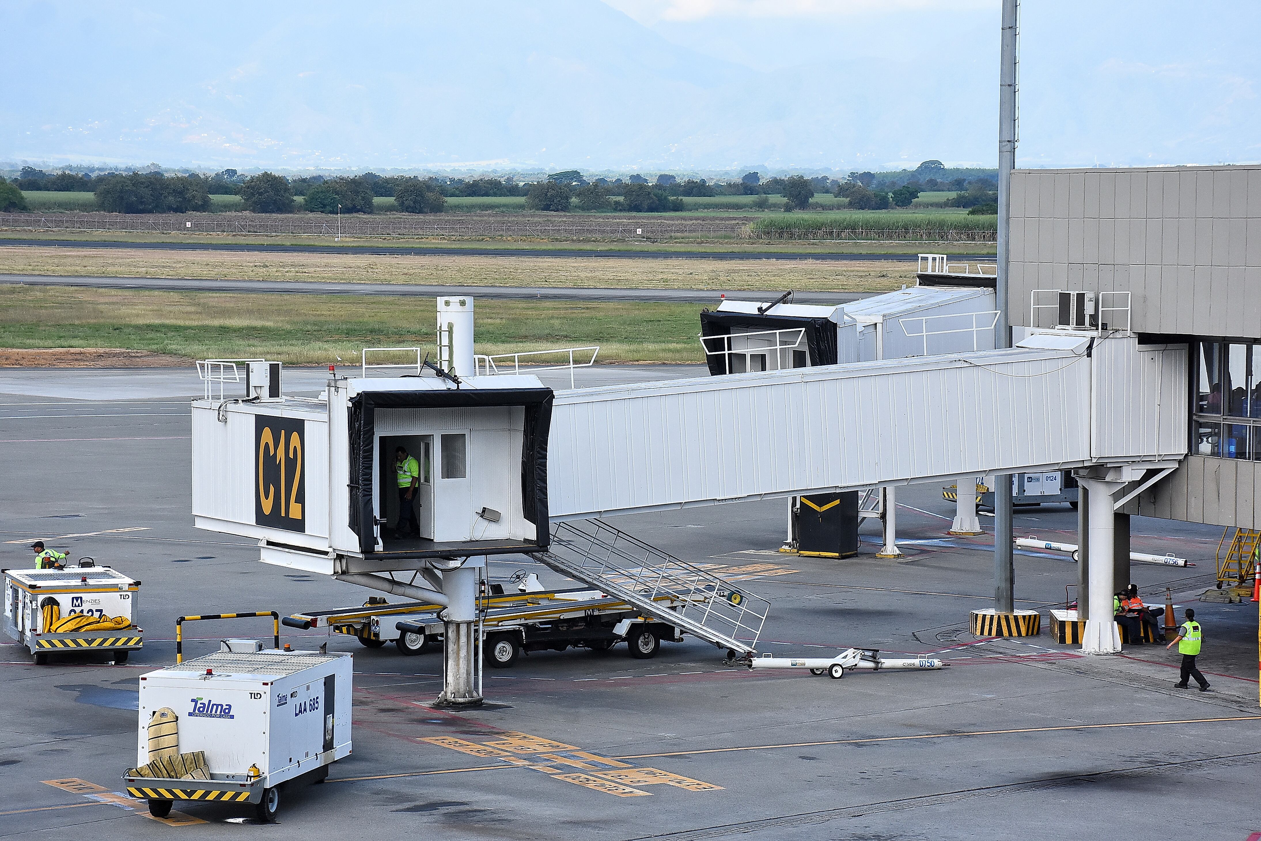 Entrevista General (R) José Henry Pinto, Director Aeronáutica Civil.