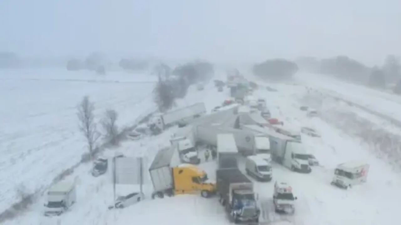 Unas nueve o doce personas resultaron heridas, según la policía.