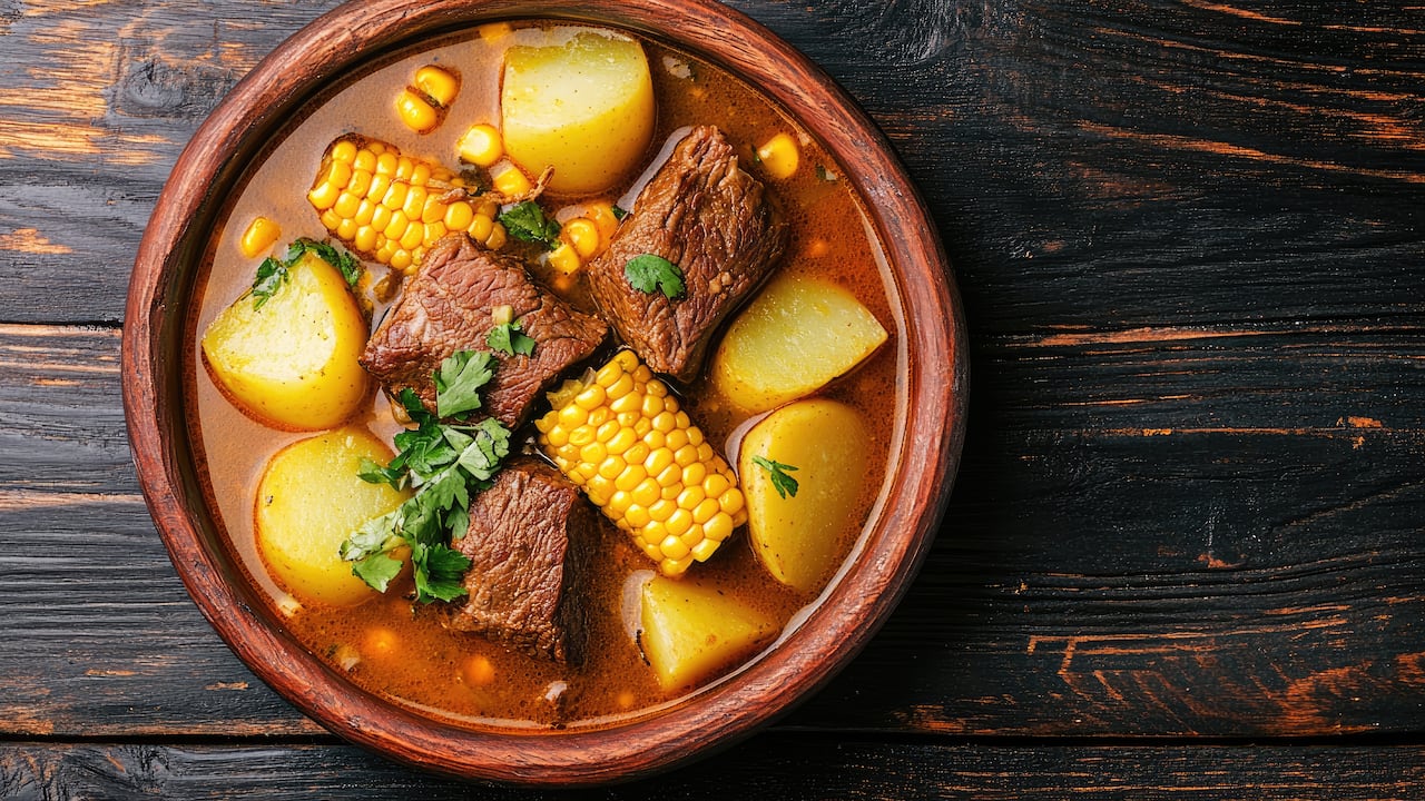 El sancocho es uno de los platos típicos de Colombia.
