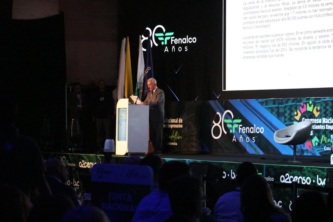 Uribe habló en el congreso de Fenalco.