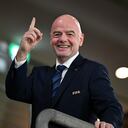 Gianni Infantino, sonriente desde el palco del estadio en Sídney.