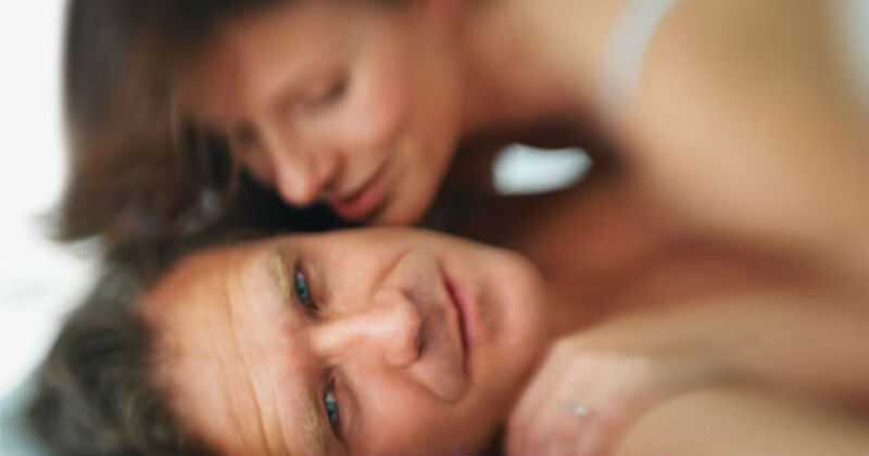 Según el estudio, la actividad física que implica la actividad sexual es comparable con subir dos escaleras de varios escalones o dar un paseo a buen ritmo.